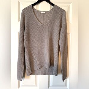 G F Lavender Grey V-Neck Sweater • XSmall